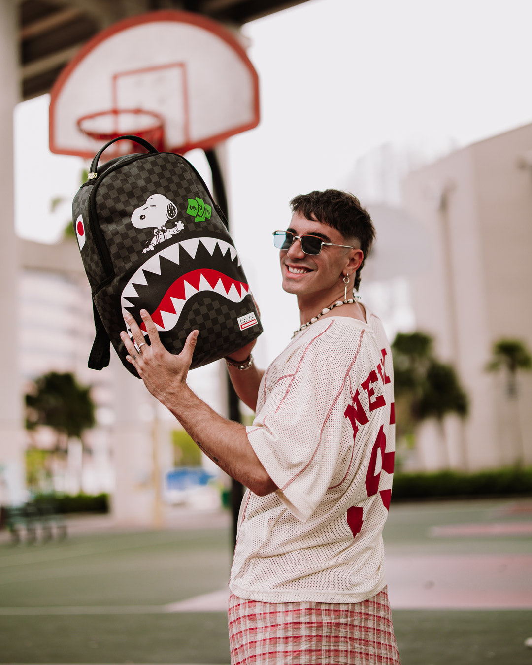 STREETVOLUME SNOOPY SHARK RICH BACKPACK